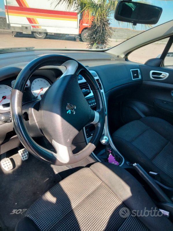 Usata Peugeot 307 CC 109 CV (80 kW) 2005 Grigio Cabrio