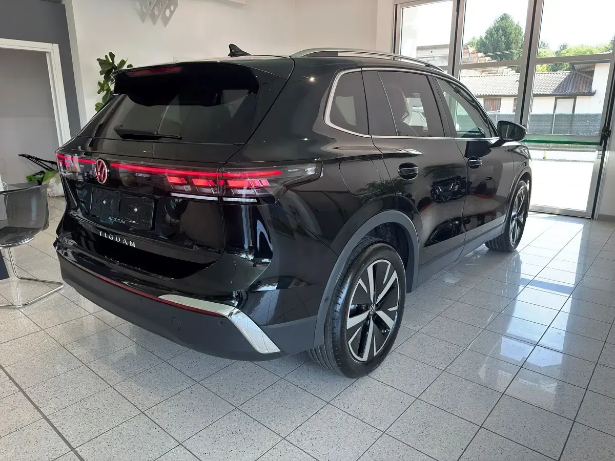 Nuova VW Tiguan Elegance 150 CV (110 kW) 2026 Nero SUV
