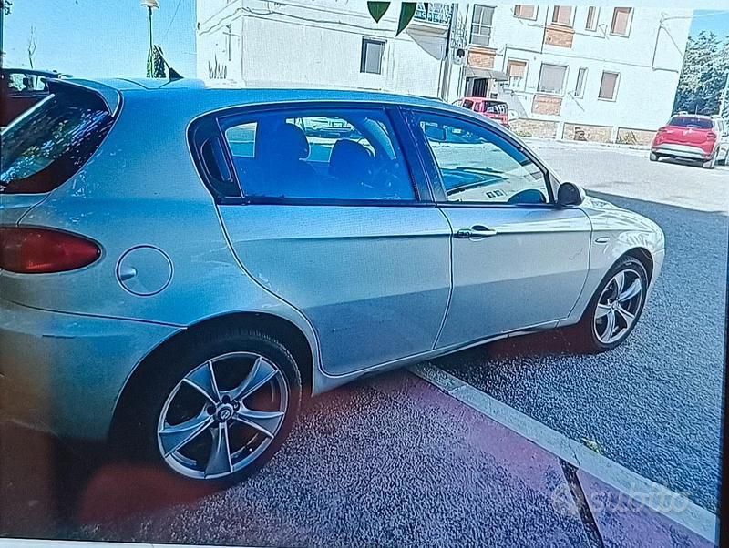 Usata Alfa Romeo 147 120 CV (88 kW) 2006 Utilitaria
