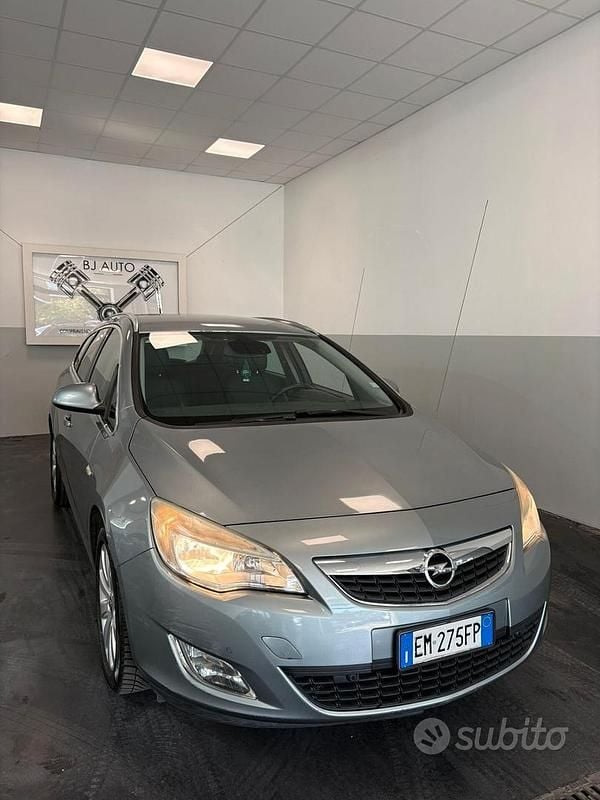 Usata Opel Astra Cosmo 125 CV (91 kW) 2012 Grigio Berlina
