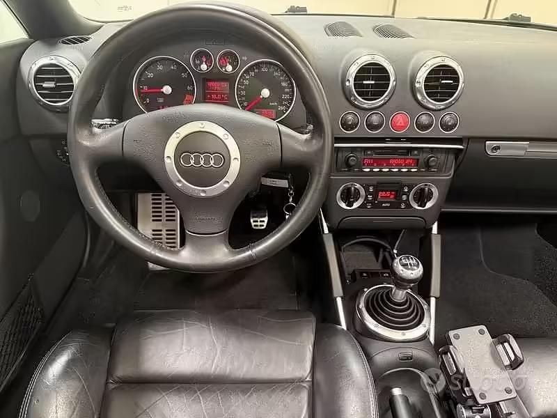 Usata Audi TT Roadster 150 CV (110 kW) 2003 Nero Cabrio