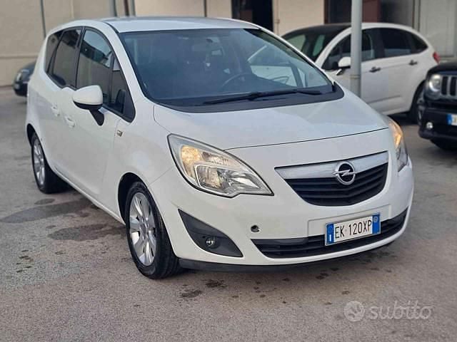 Usata Opel Meriva Cosmo 95 CV (69 kW) 2011 Bianco Monovolume