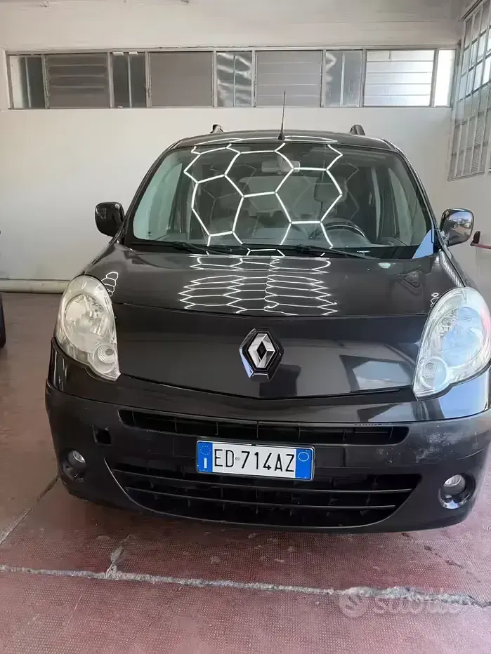 Usata Renault Kangoo Dynamique 102 CV (75 kW) 2010 Nero Monovolume