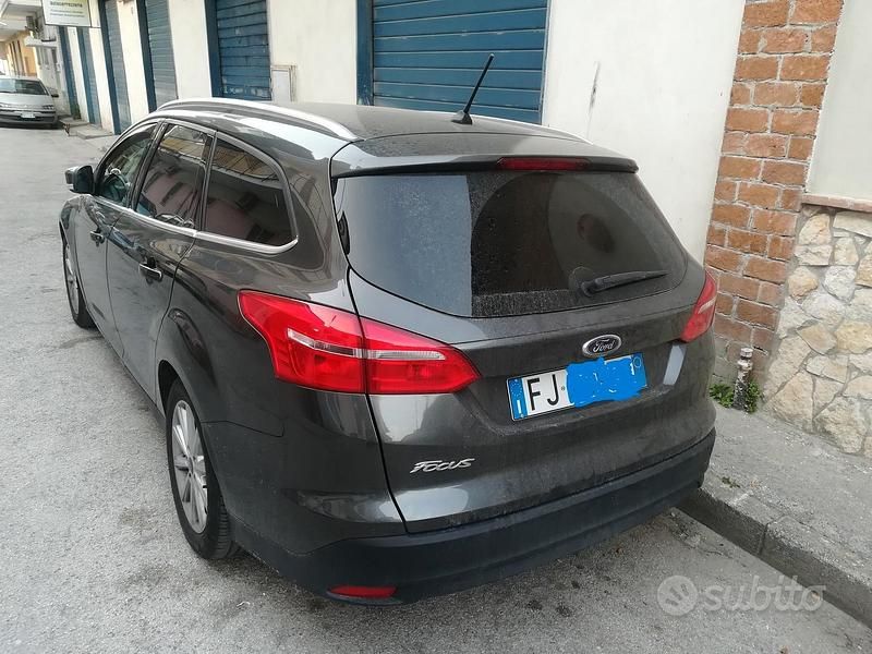Usata Ford Focus 120 CV (88 kW) 2017 Grigio Station wagon