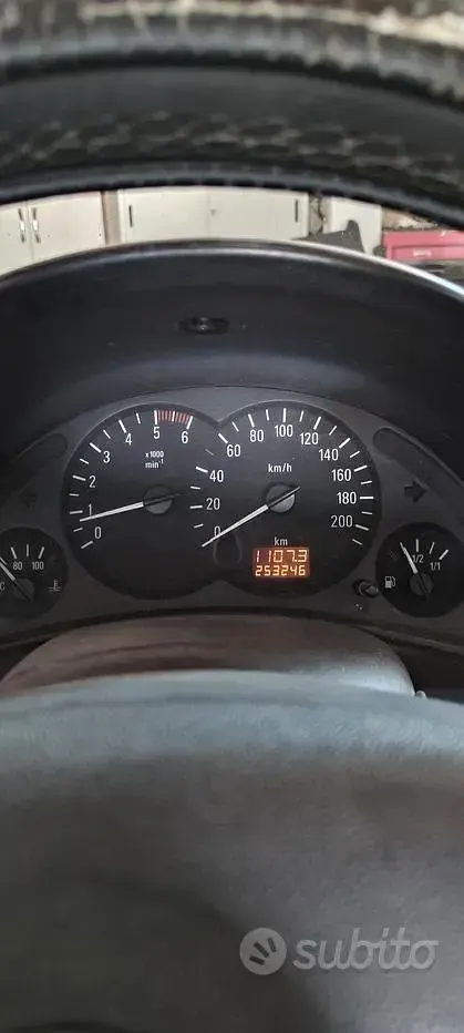 Usata Opel Corsa 69 CV (50 kW) 2005 Nero Utilitaria