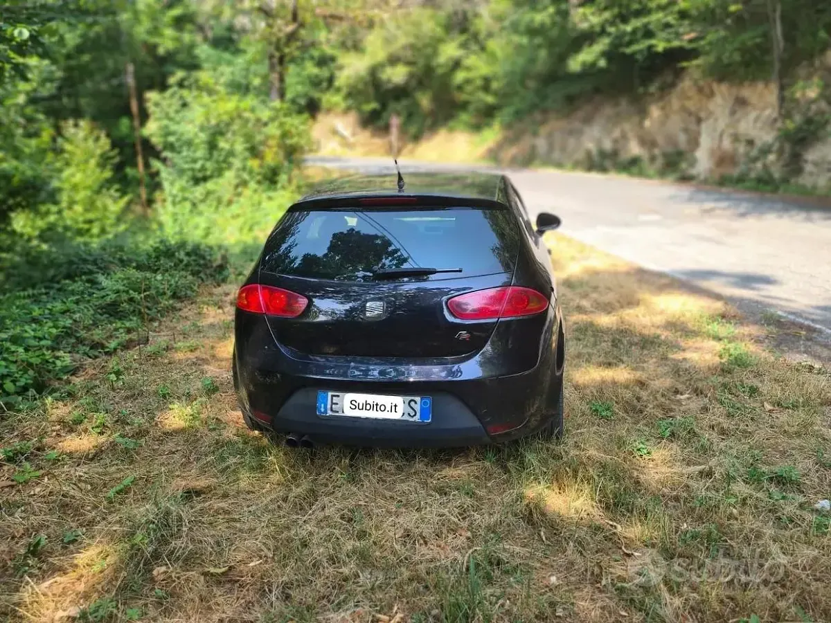 Usata Seat Leon FR 140 CV (102 kW) 2011 Nero Utilitaria