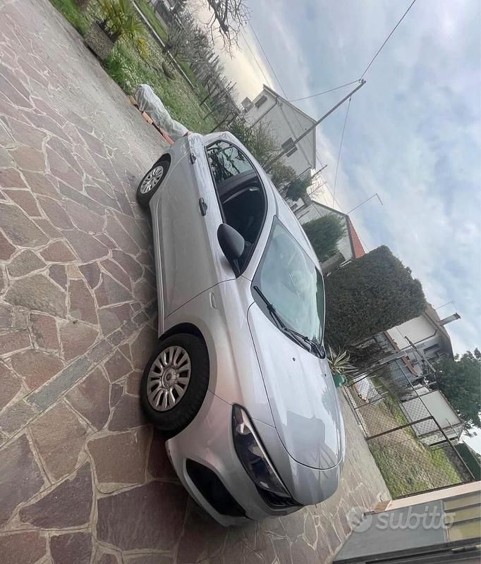 Usata Fiat Tipo Lounge 95 CV (69 kW) 2021 Grigio Berlina