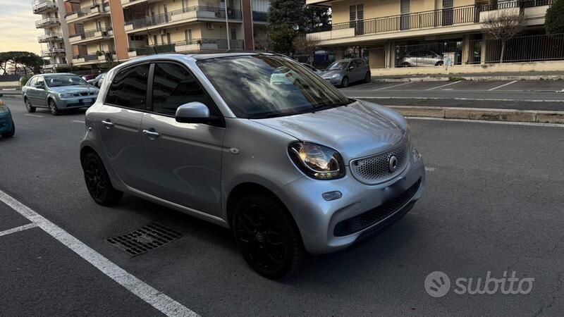 Usata Smart ForFour Passion 90 CV (66 kW) 2019 Argento Utilitaria