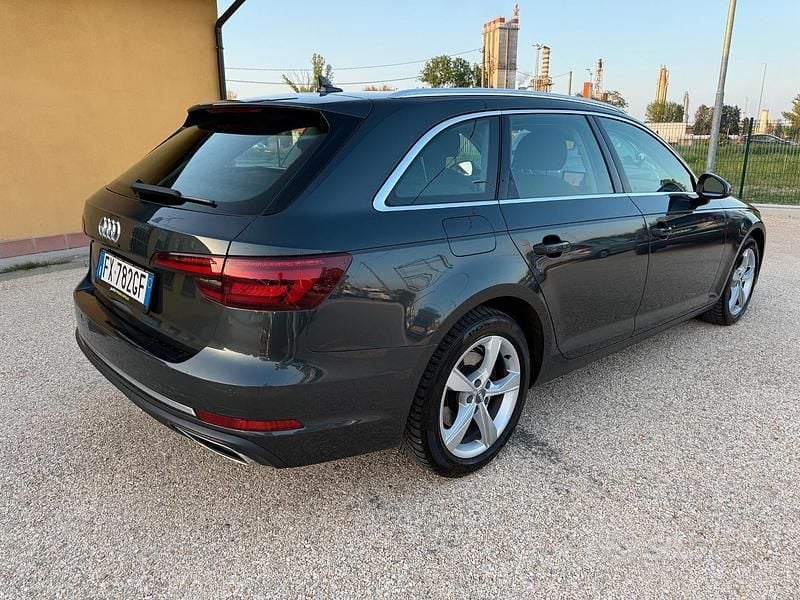 Begagnad Audi A4 S-Line 150 HK (110 kW) 2019 Svart Kombi