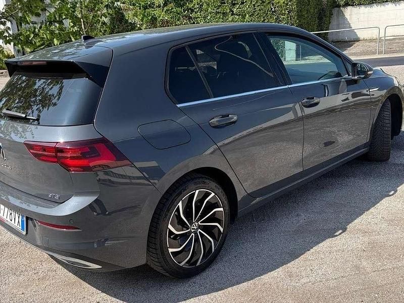 Usata VW Golf VIII Style 131 CV (96 kW) 2022 Grigio Berlina