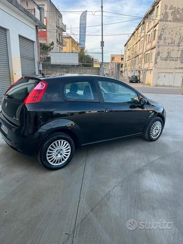 Usata Fiat Grande Punto 95 CV (69 kW) 2007 Nero Utilitaria