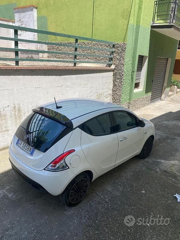 Usata Lancia Ypsilon 2024 Bianco Utilitaria