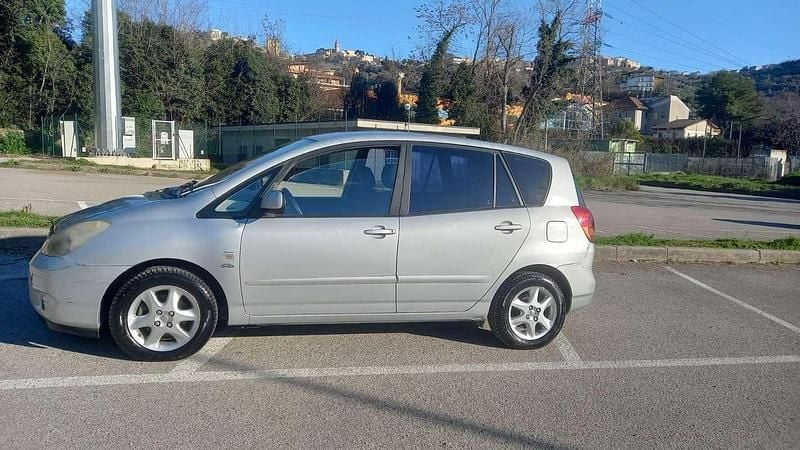 Usata Toyota Corolla Verso 109 CV (80 kW) 2003 Monovolume