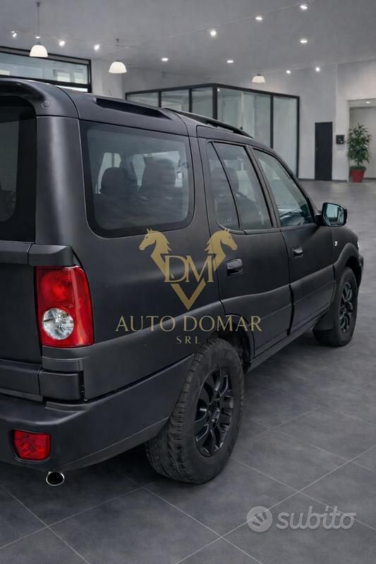 Usata Tata Safari 140 CV (102 kW) 2010 Nero SUV