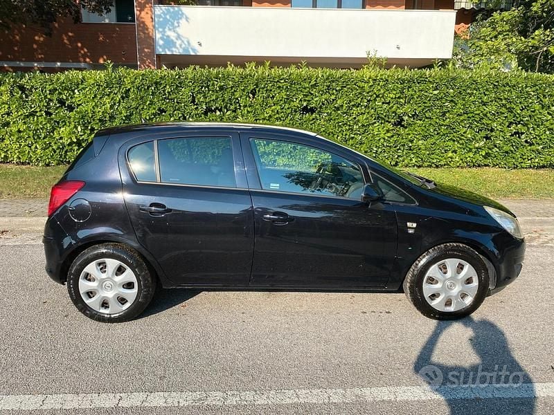 Usata Opel Corsa Club 85 CV (62 kW) 2011 Nero Berlina