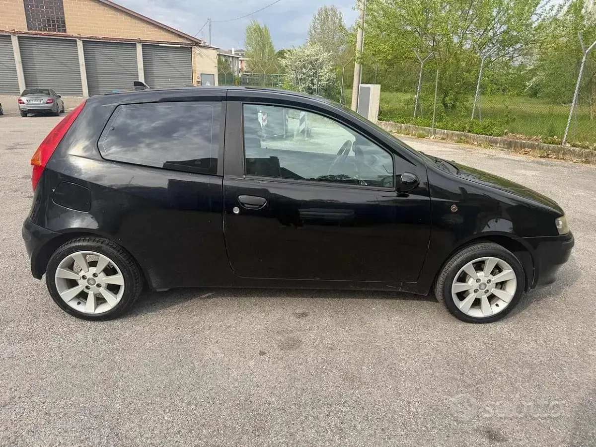 Usata Fiat Punto 80 CV (58 kW) 2002 Nero Utilitaria