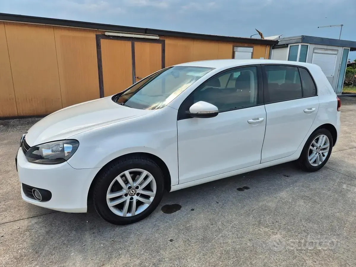 Usata VW Golf VI Highline 140 CV (102 kW) 2011 Bianco Utilitaria