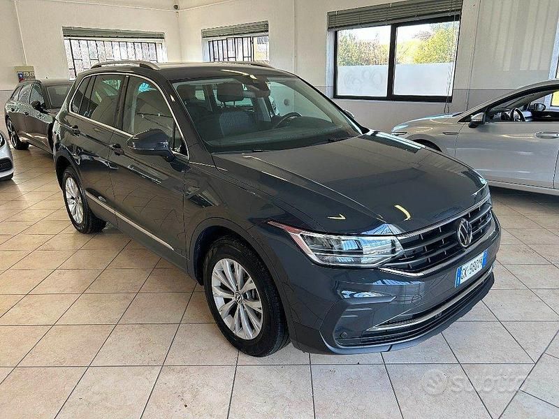 Usata VW Tiguan Life 150 CV (110 kW) 2022 Grigio scuro SUV