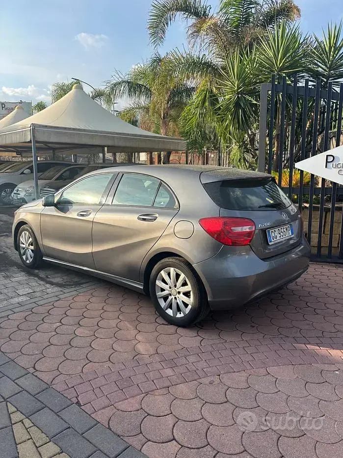 Usata Mercedes A200 136 CV (100 kW) 2014 Grigio Utilitaria