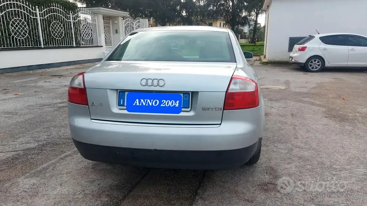 Usata Audi A4 130 CV (95 kW) 2004 Grigio Berlina