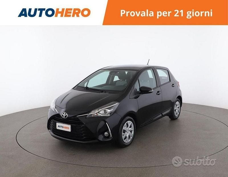 Nero Usata 2018 Toyota Yaris Active Tre volumi | 10.399 € (Buon prezzo) - Immagine 1/2