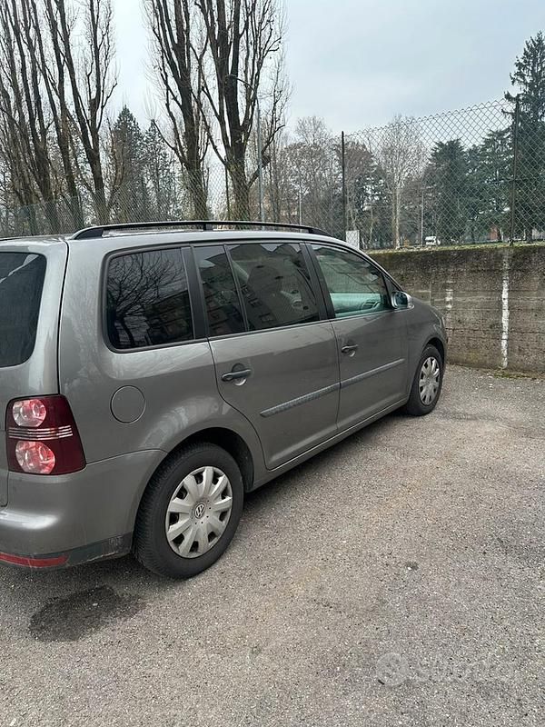 Usata VW Touran 2009 Grigio Monovolume