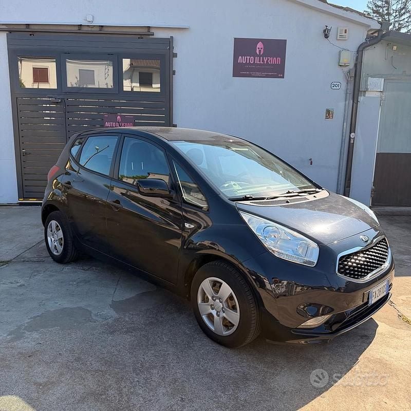 Usata Kia Venga Active 90 CV (66 kW) 2015 Nero Utilitaria