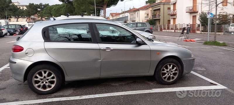 Usata Alfa Romeo 147 Distinctive 116 CV (85 kW) 2003 Grigio Utilitaria