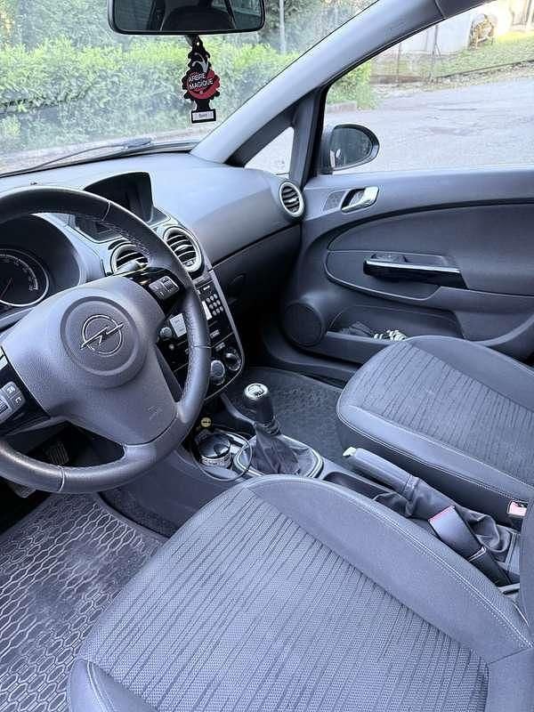 Usata Opel Corsa Edition 86 CV (63 kW) 2015 Utilitaria