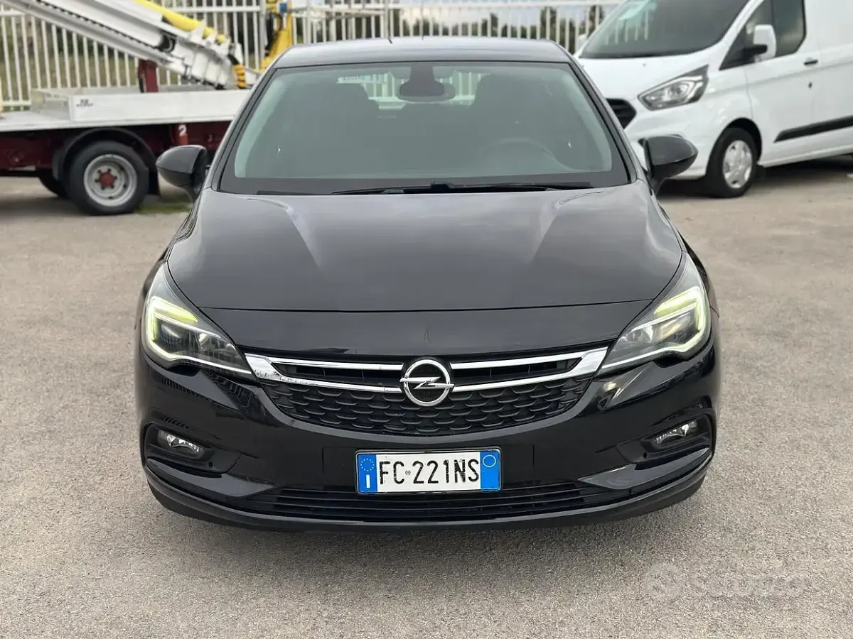 Usata Opel Astra 110 CV (80 kW) 2016 Nero Berlina