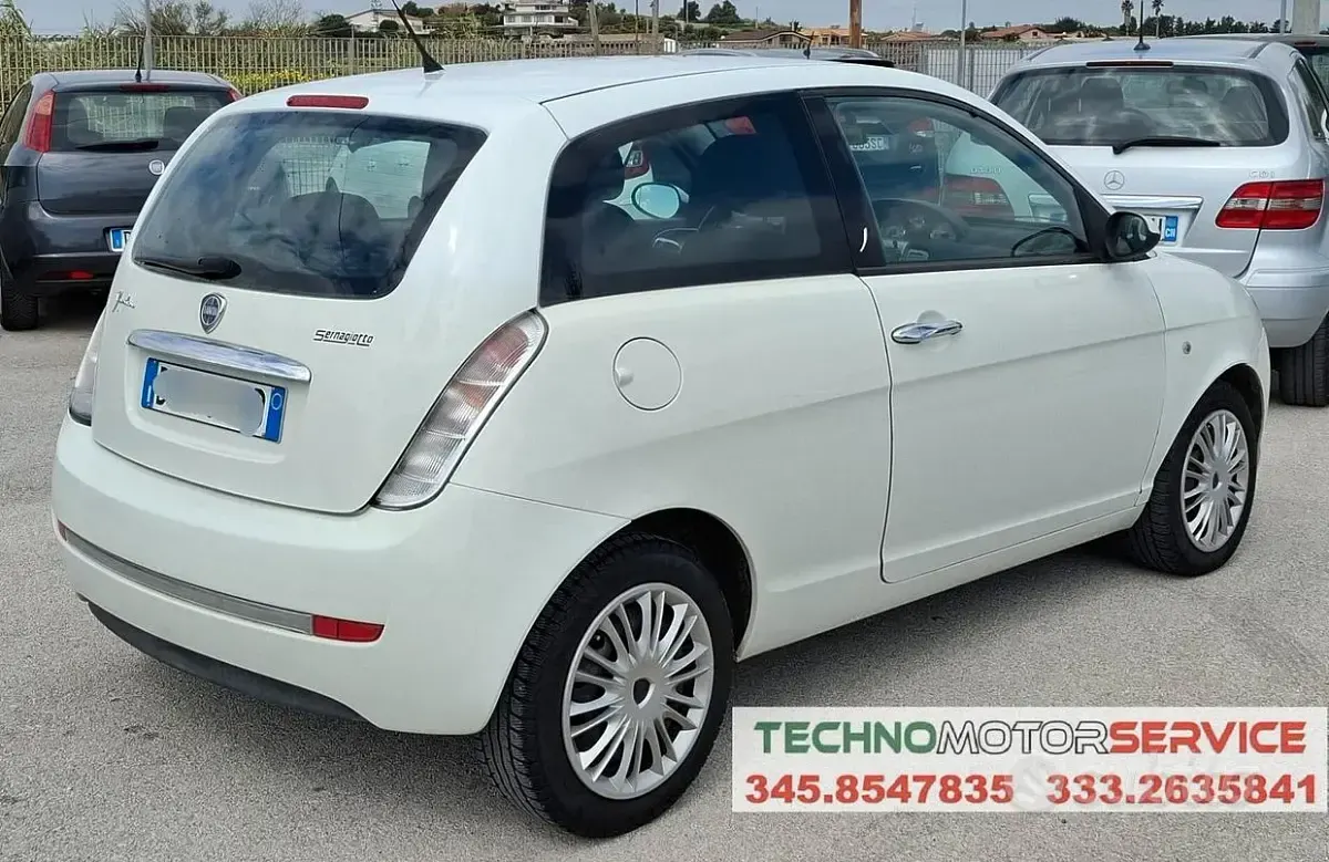 Usata Lancia Ypsilon 60 CV (44 kW) 2010 Bianco Utilitaria
