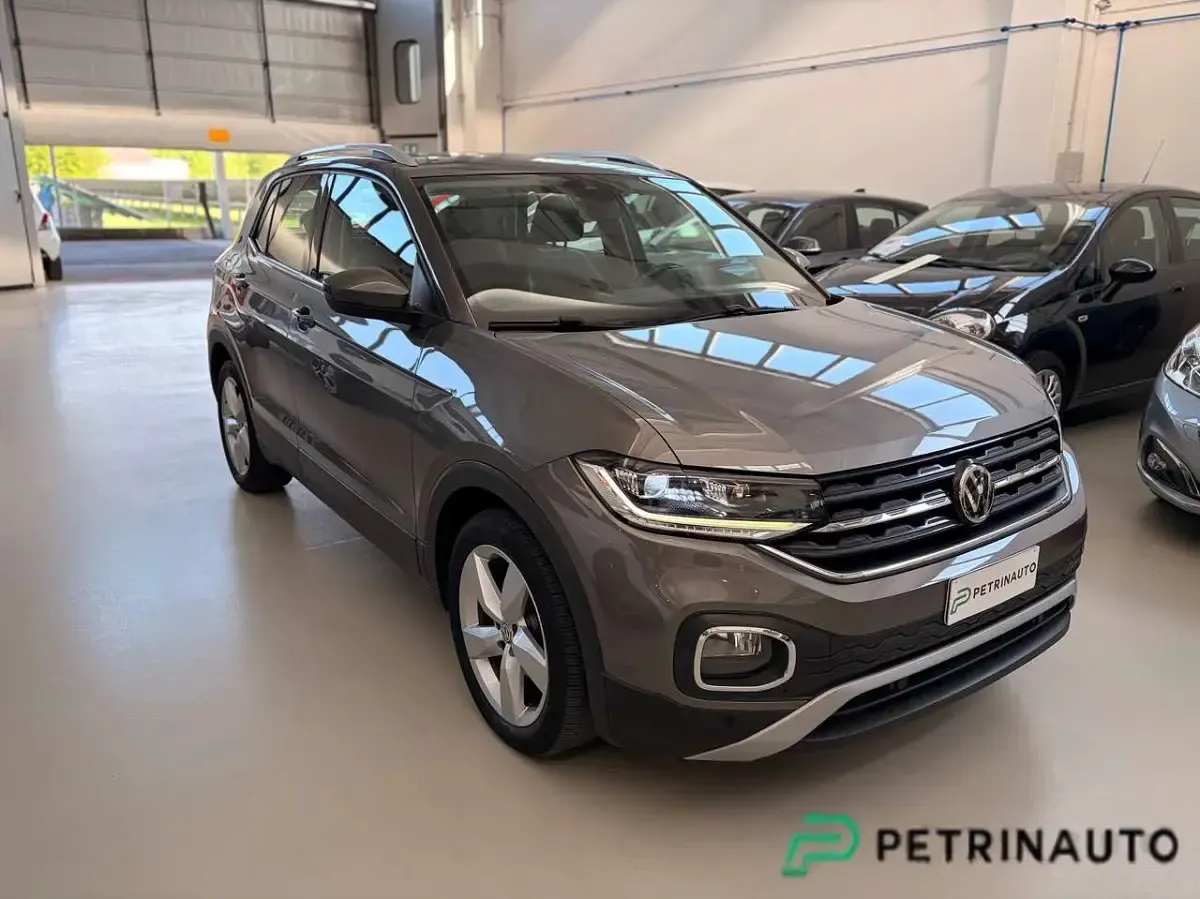 Usata VW T-Cross Advance 95 CV (69 kW) 2020 Grigio medio SUV