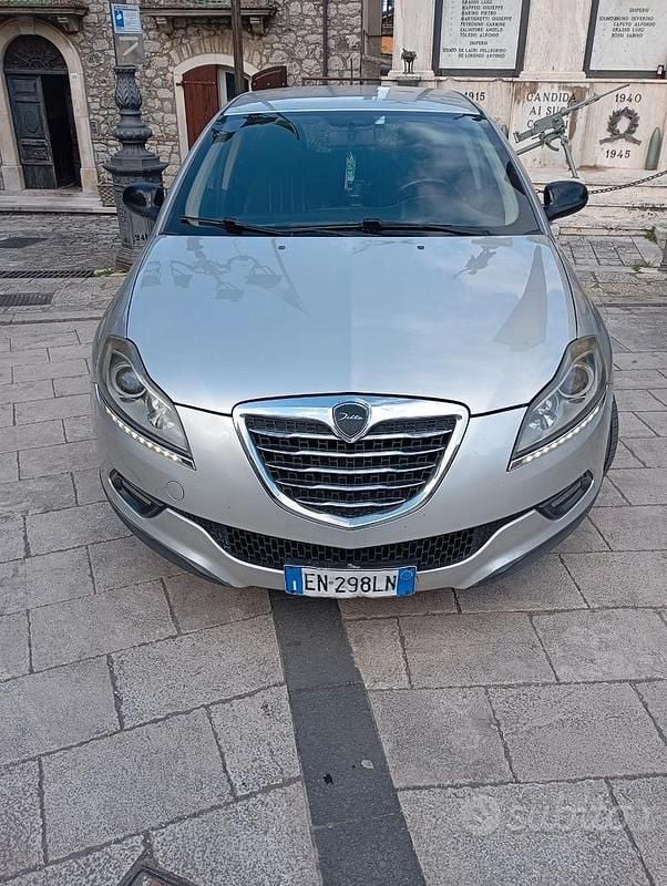 Usata Lancia Delta Silver 120 CV (88 kW) 2012 Grigio Utilitaria