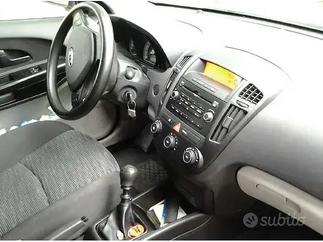 Usata Kia Ceed 109 CV (80 kW) 2007 Grigio Utilitaria