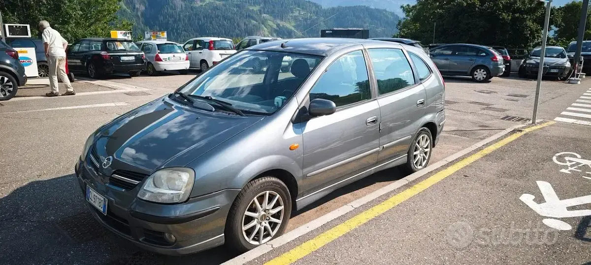 Usata Nissan Almera 2004 Grigio Monovolume