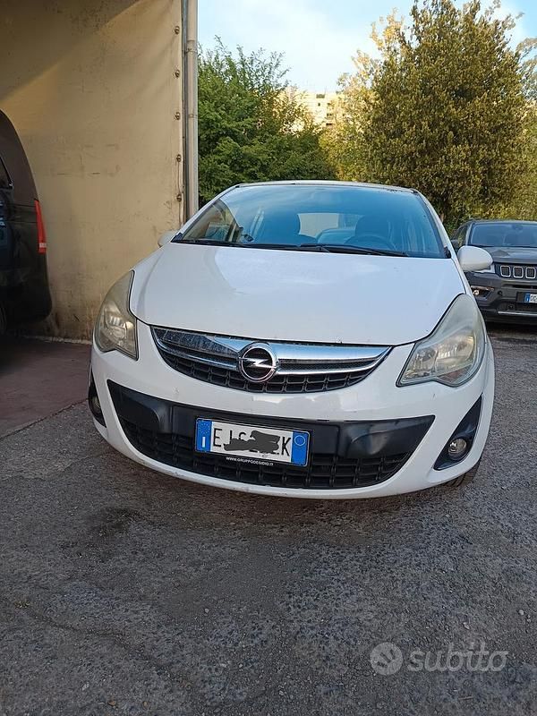 Usata Opel Corsa 75 CV (55 kW) 2012 Bianco Utilitaria