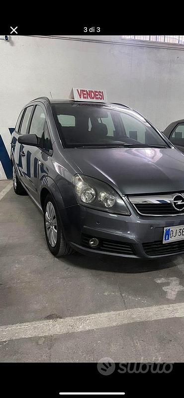 Usata Opel Zafira 2007 Grigio Monovolume