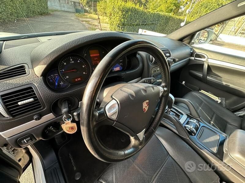 Usata Porsche Cayenne 239 CV (175 kW) 2010 Bianco SUV