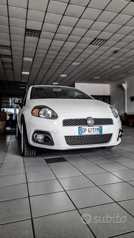 Usata Abarth Grande Punto 180 CV (132 kW) 2010 Bianco Utilitaria