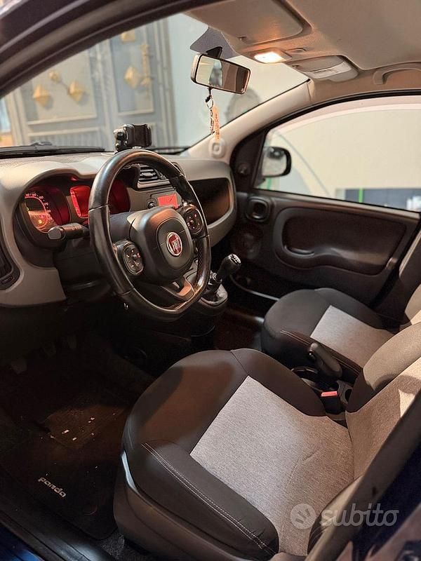 Usata Fiat Panda Lounge 95 CV (69 kW) 2017 Blu Utilitaria