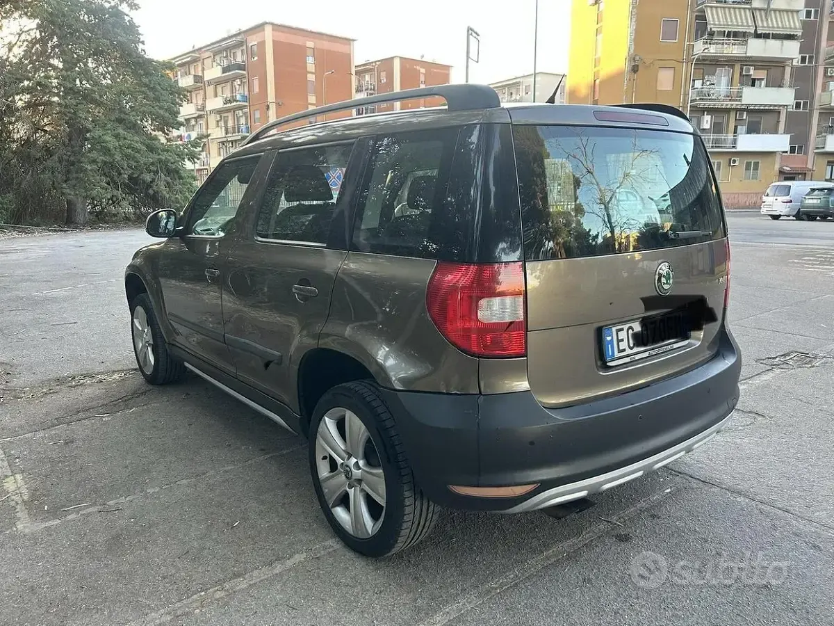Usata Skoda Yeti 105 CV (77 kW) 2010 Marrone SUV