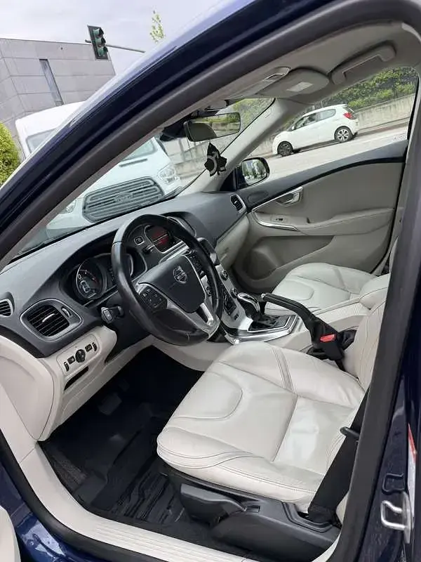 Usata Volvo V40 Ocean Race 120 CV (88 kW) 2015 Blu/azzurro Station wagon