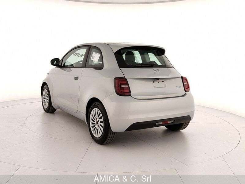 Usata Fiat 500e Icon 50 kW (69 CV) 2024 Verde Berlina