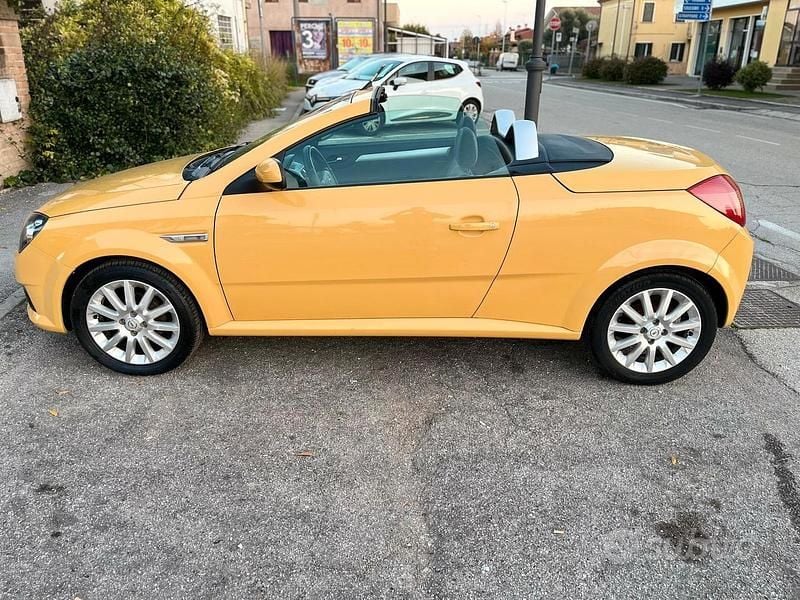 Usata Opel Tigra 69 CV (50 kW) 2005 Giallo Cabrio