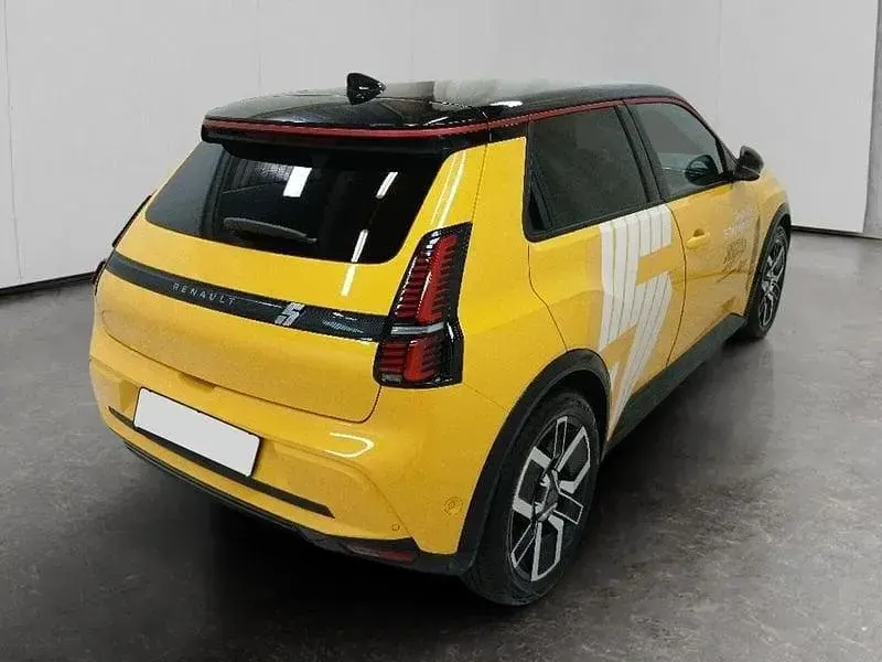 Usata Renault 5 E-Tech Iconic 109 kW (149 CV) 2024 Giallo Berlina