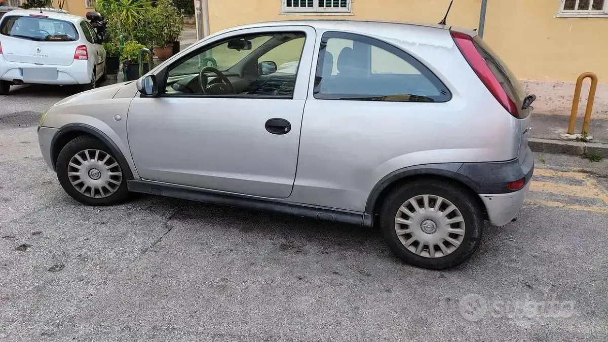Usata Opel Corsa 58 CV (42 kW) 2002 Grigio Utilitaria