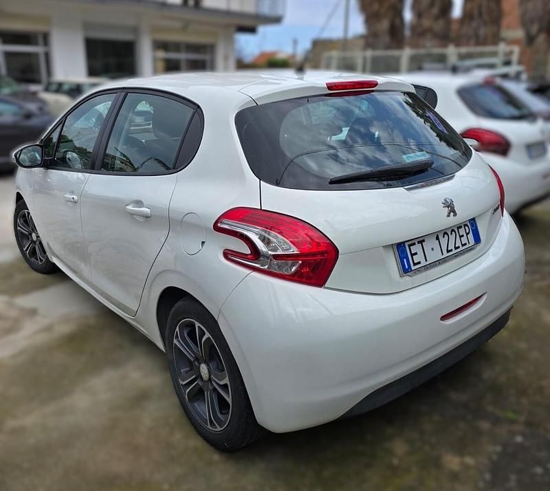 Usata Peugeot 208 Allure 82 CV (60 kW) 2014 Bianco Utilitaria