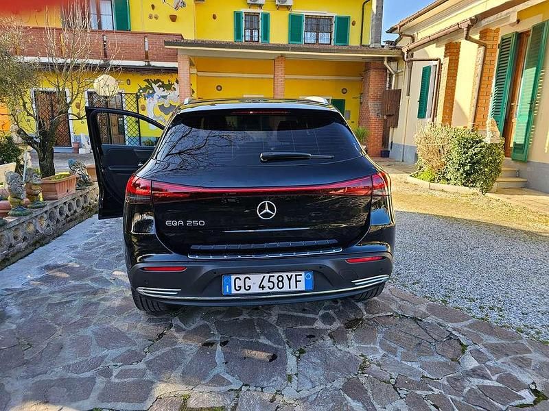 Gebraucht Mercedes EQA250 80 kW (109 PS) 2021 Schwarz SUV