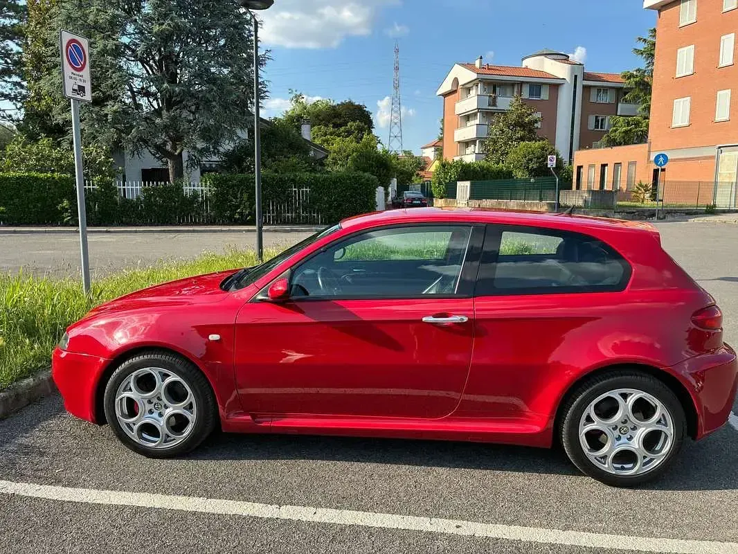 Usata Alfa Romeo 147 GTA 252 CV (185 kW) 2003 Rosso Utilitaria