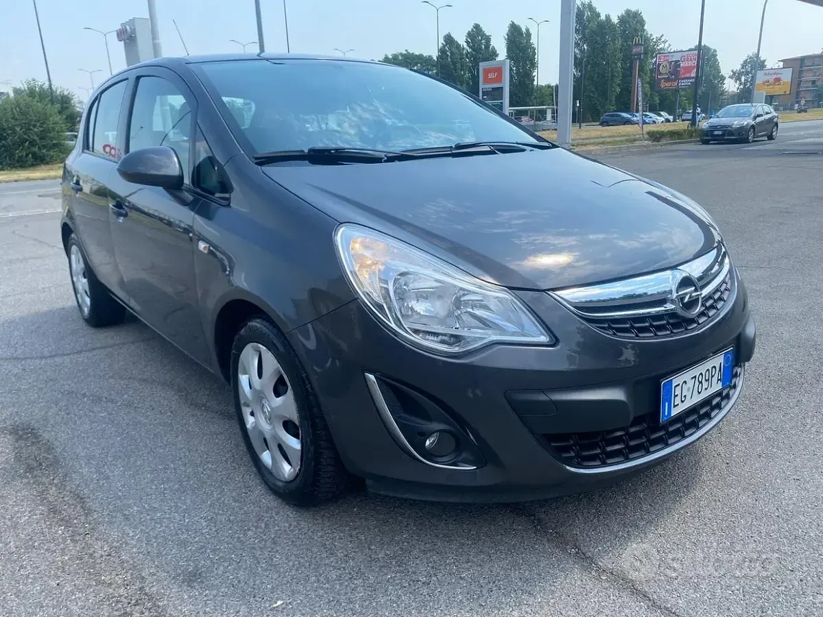 Usata Opel Corsa Cosmo 85 CV (62 kW) 2011 Nero Utilitaria